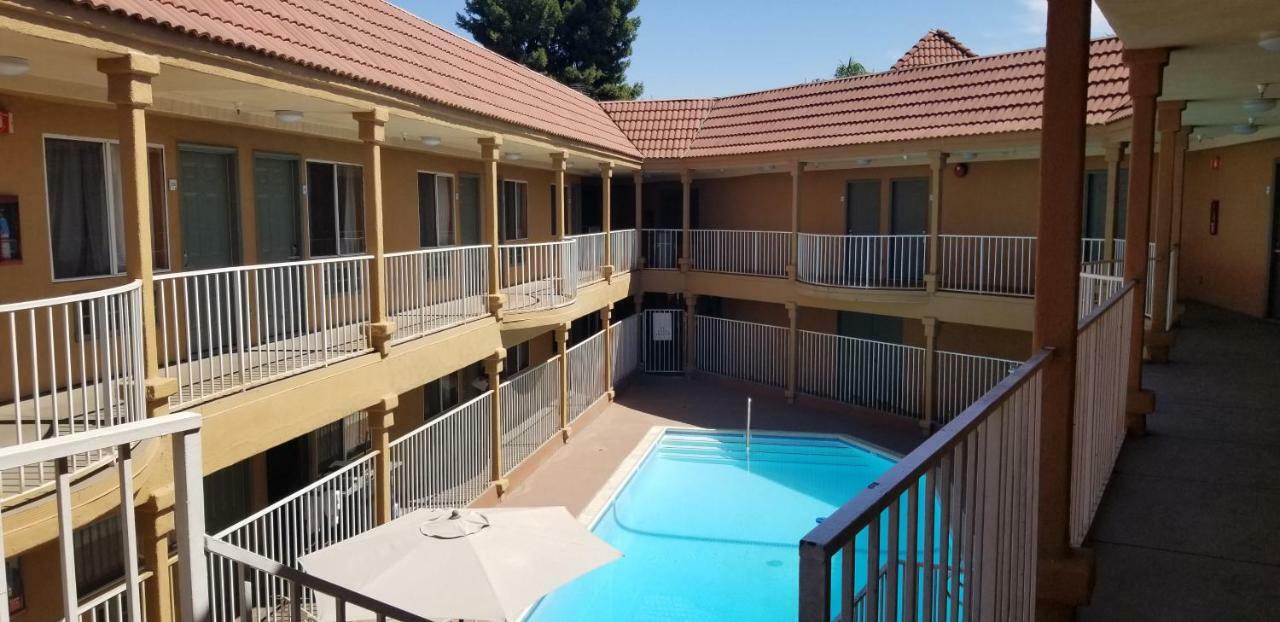 Lotus By Hotel Inn Ontario Exterior photo