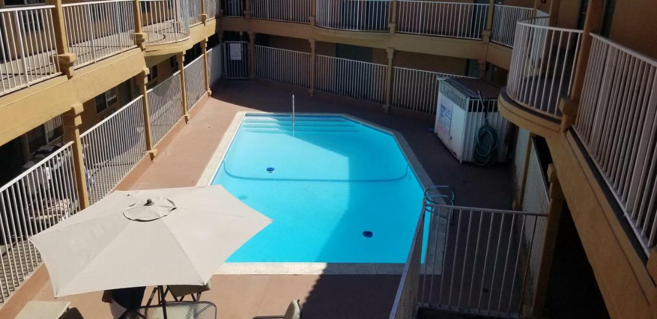 Lotus By Hotel Inn Ontario Exterior photo